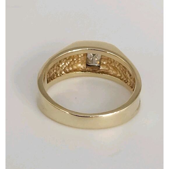 10k Yellow Gold Bold Ring with baguette Diamond Stone Size 8 - Picture 7 of 8